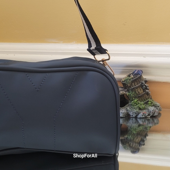 Yves Saint Laurent beauty case convertible in shoulder bag - Picture 10 of 13